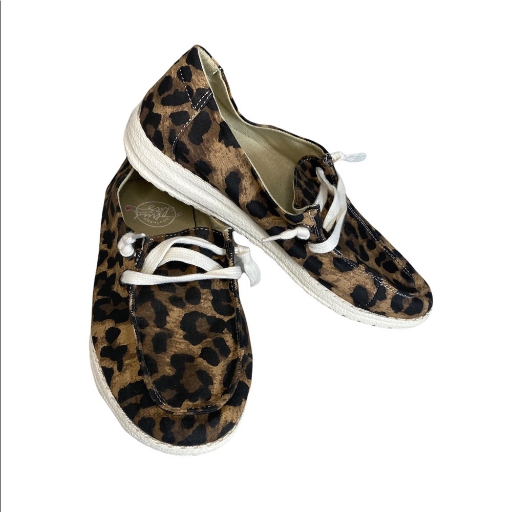 Country fried Chics Cheetah Leopard Print Slip-On Sneakers NWOT